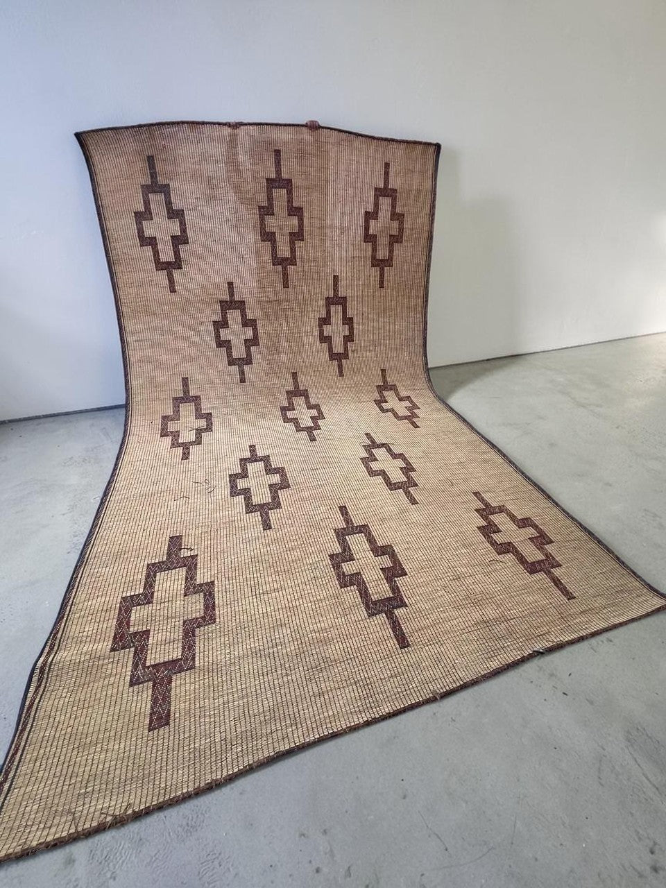 Vintage Tuareg mat with open diamond motifs, 4.10 × 2.46 m, House of Anouar