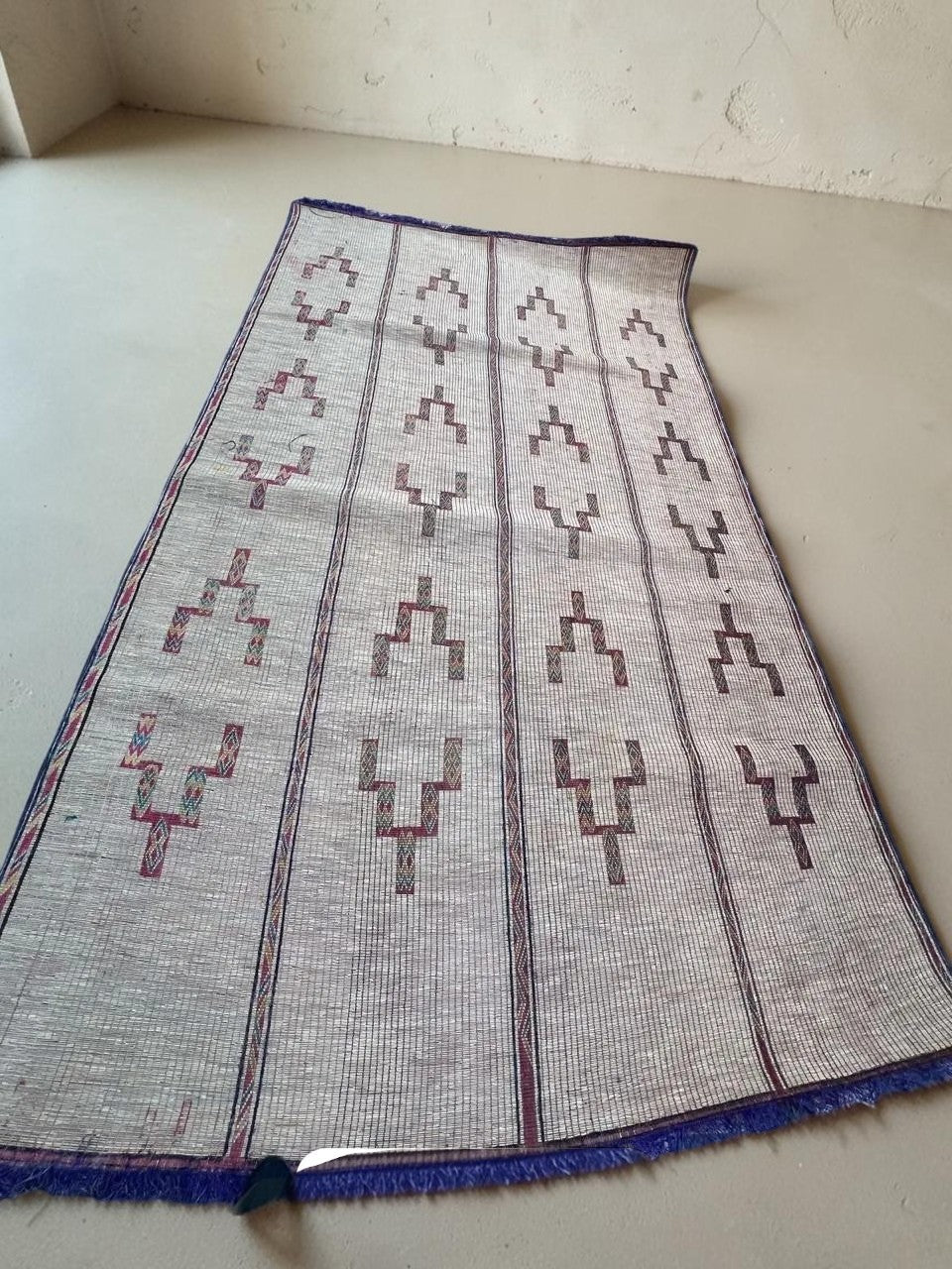 Vintage Tuareg mat with pale geometric motifs, 4.52 × 2.63 m, House of Anouar
